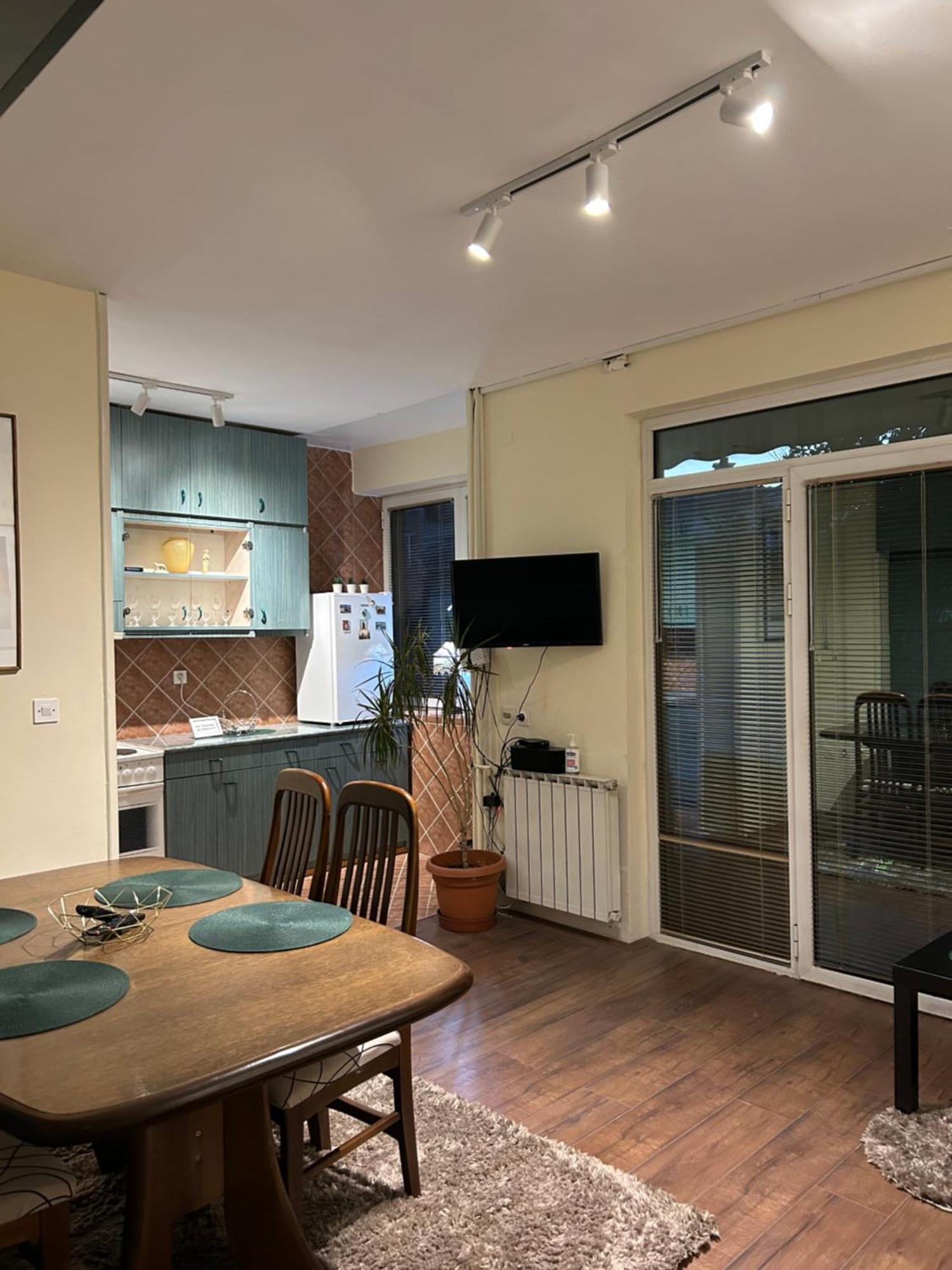 City Place Apartments คูมาโนโว ภายนอก รูปภาพ