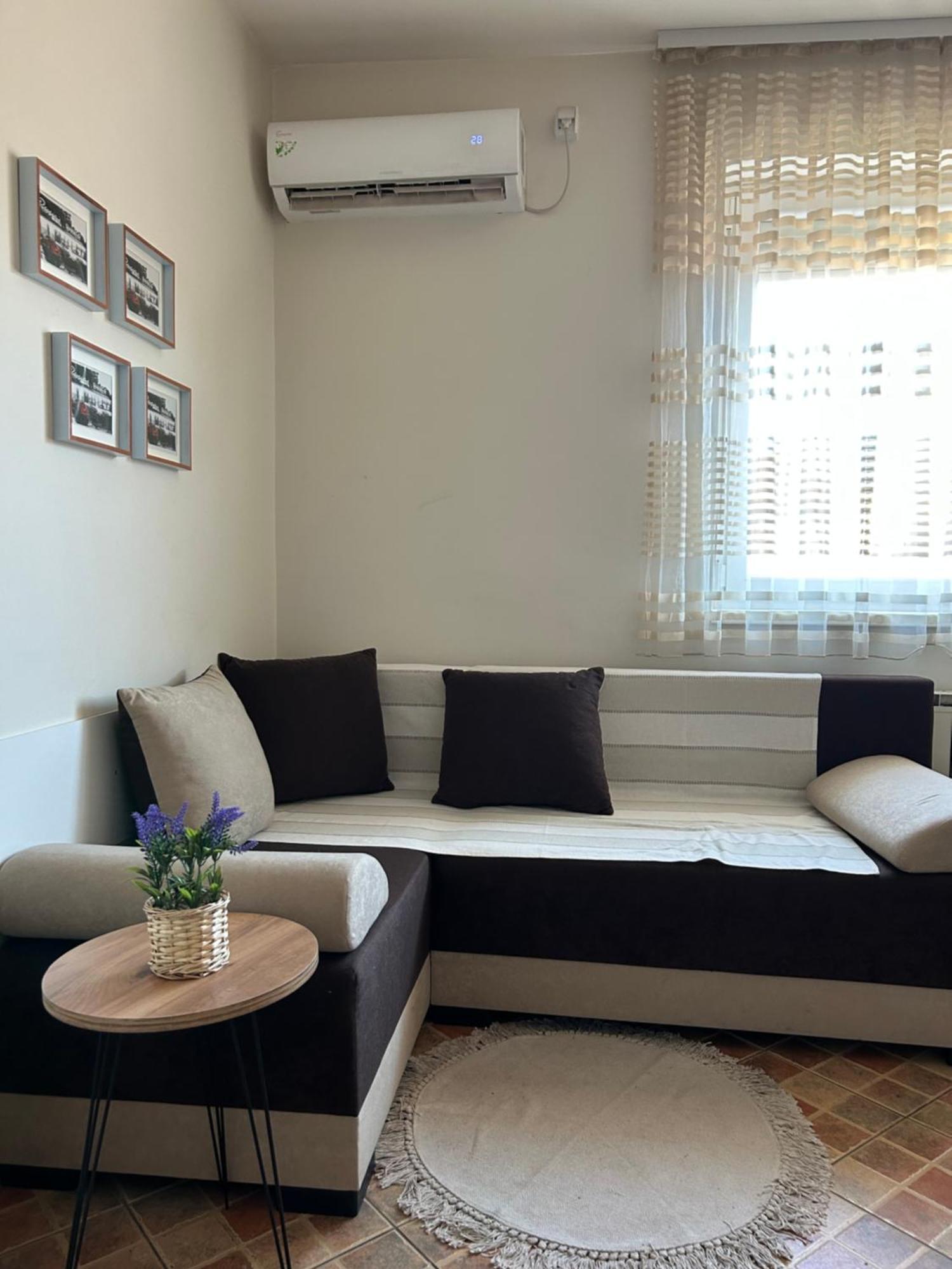 City Place Apartments คูมาโนโว ภายนอก รูปภาพ